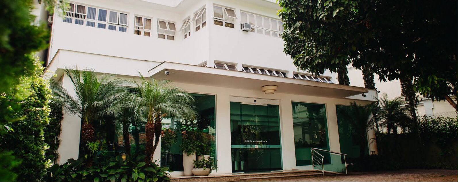Entrada principal da Clínica Dr. Fragoso Borges